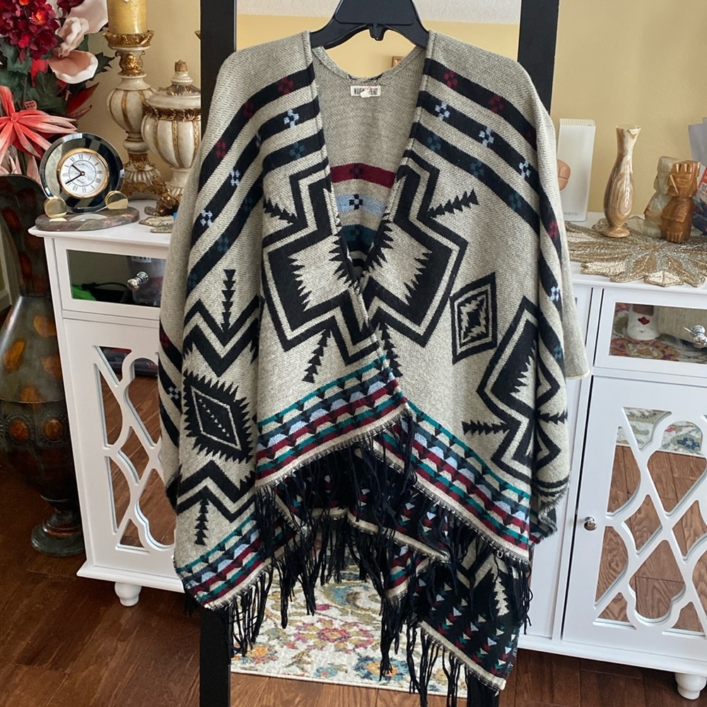 WOVEN HEART poncho